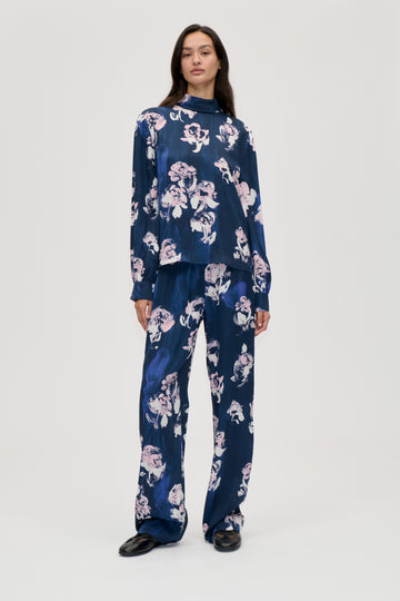 Stine Goya Elasticated Long Pants Pants Blush Roses On Indigo